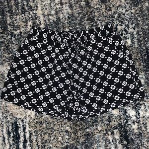 E Hanger M Shorts size small pre owned